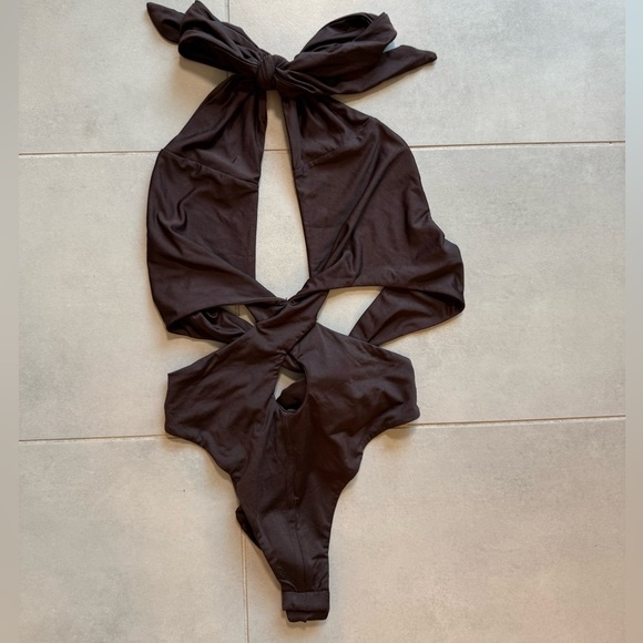 Revolve Superdown chocolate Brown cut out bodysuit - Picture 7 of 9